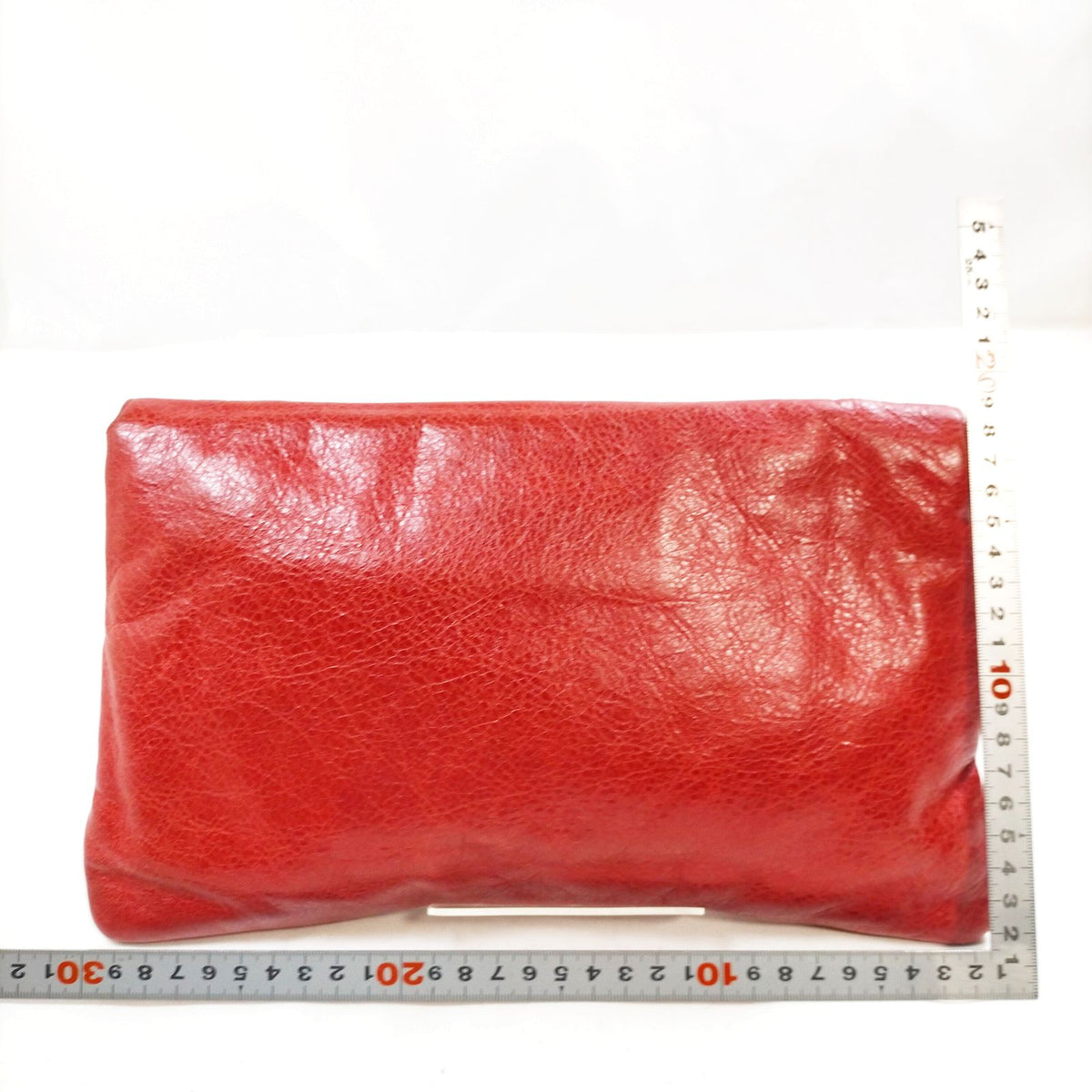 Balenciaga — clutch de piel roja — imagen 2