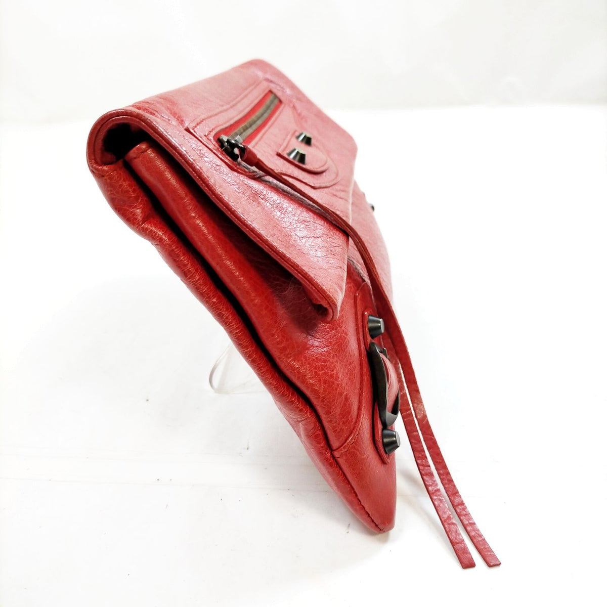 Balenciaga — clutch de piel roja — imagen 3