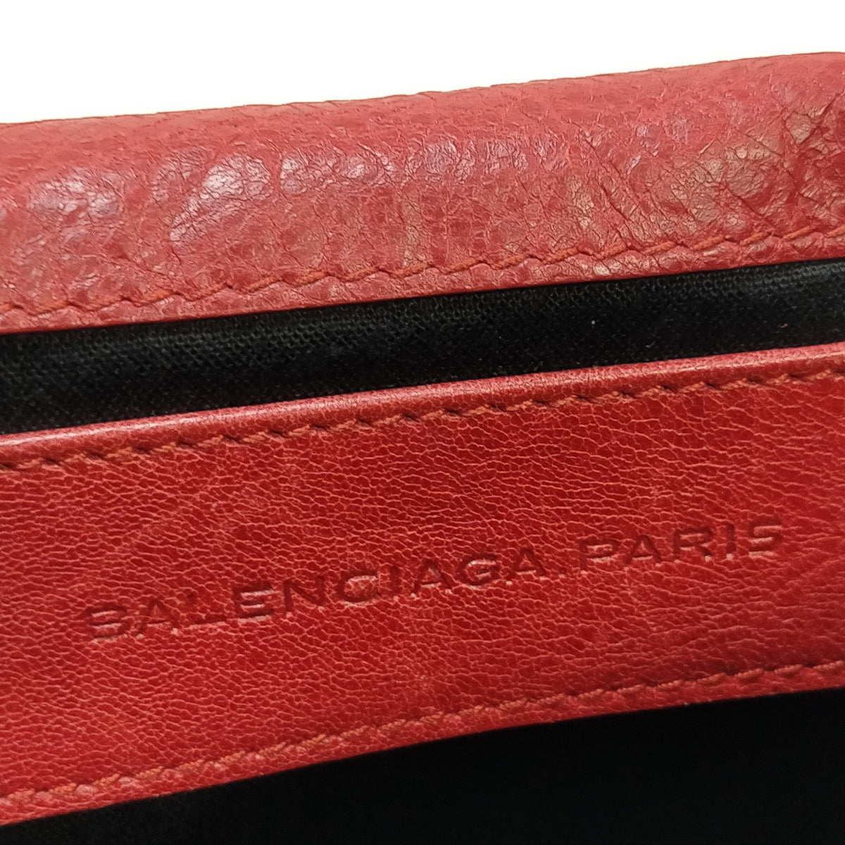 Balenciaga — clutch de piel roja — imagen 6