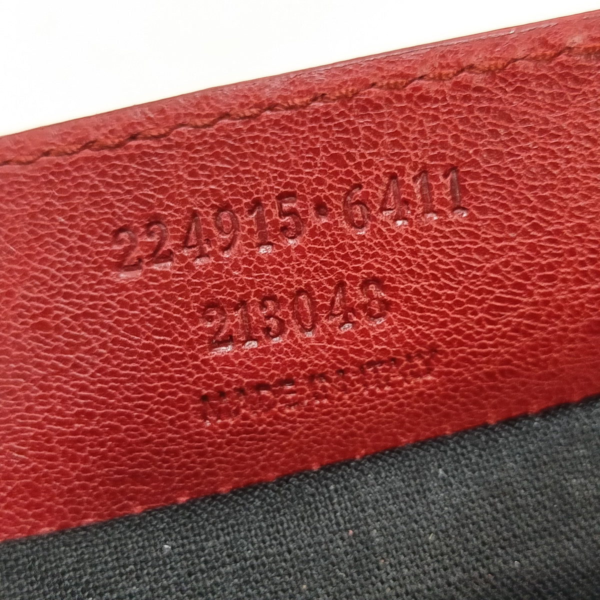 Balenciaga — clutch de piel roja — imagen 8