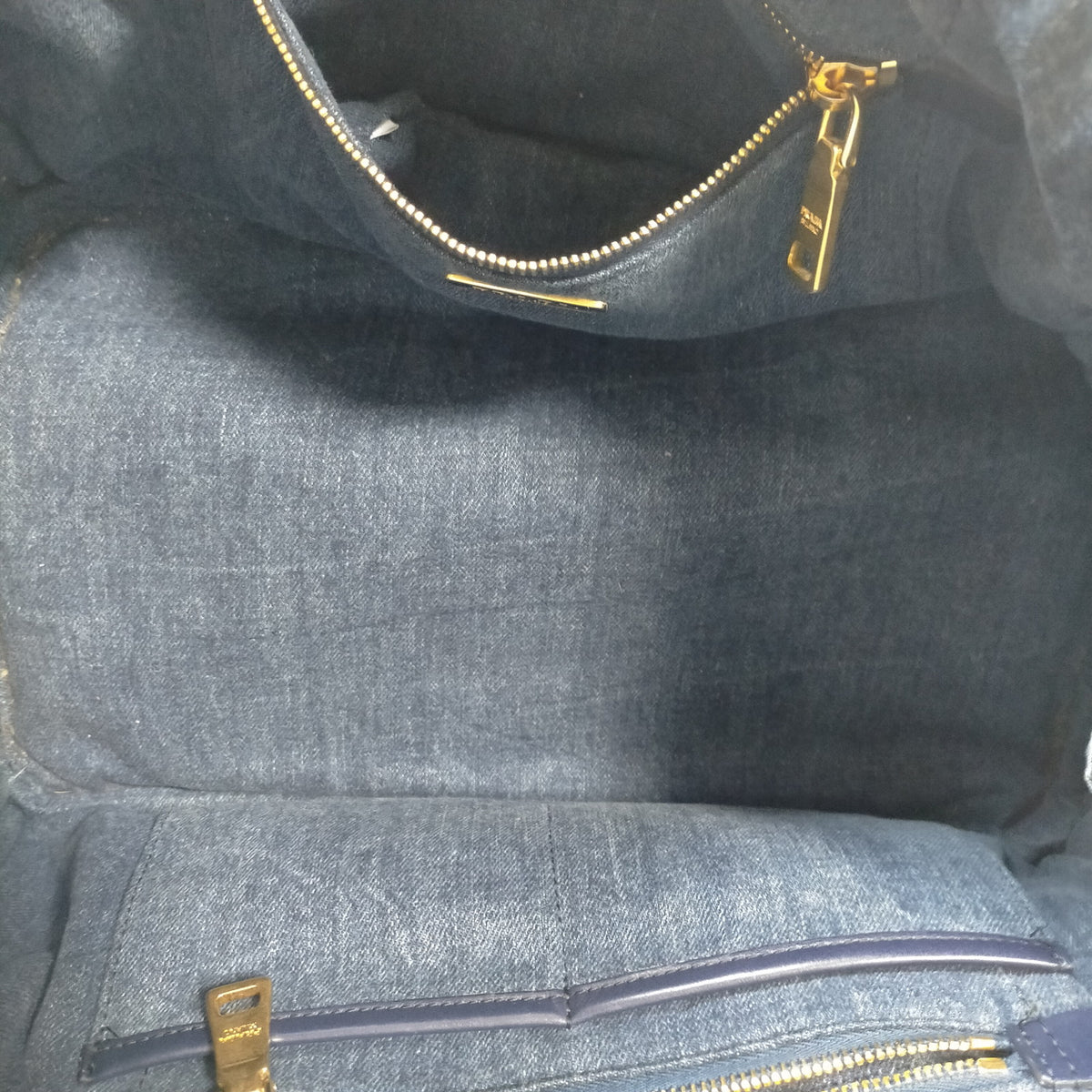 Prada 110 — bolso tote de denim azul marino — imagen 8