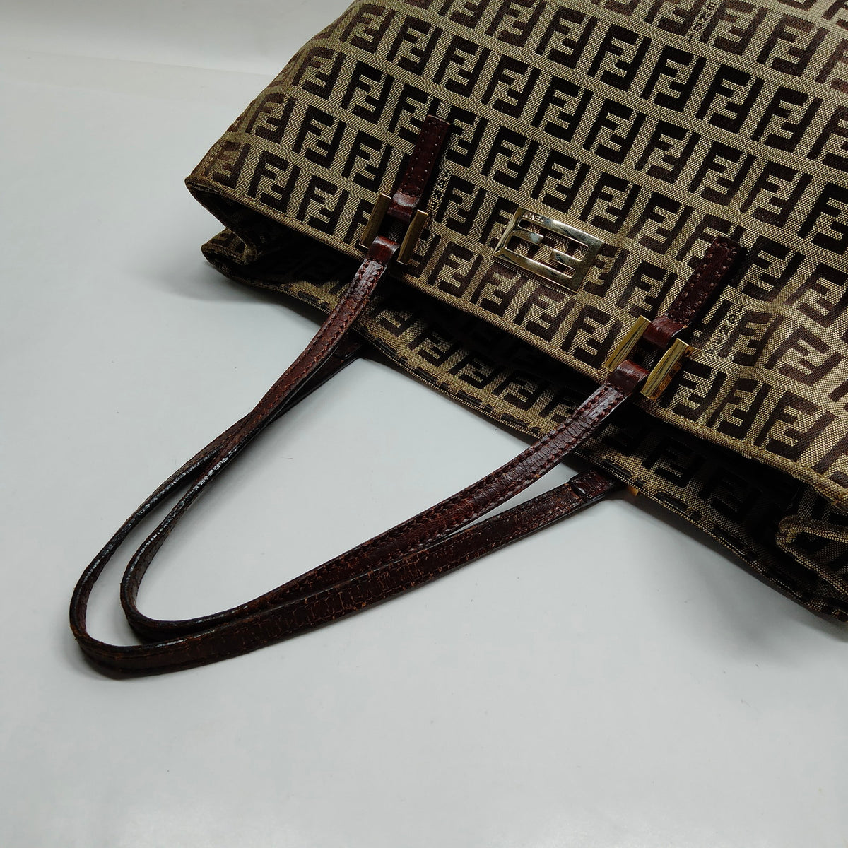 Fendi 22018BH132TN9069 MIB-0011 — imagen 4