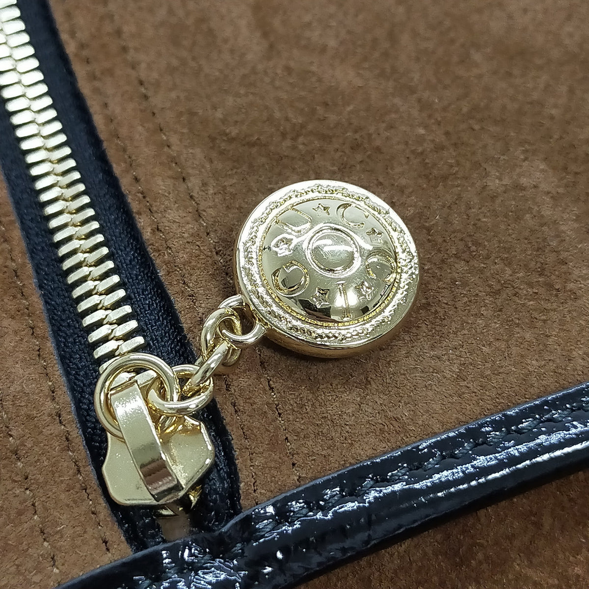 Gucci Sherry Line — bolso tote de ante marrón con pochette — imagen 19