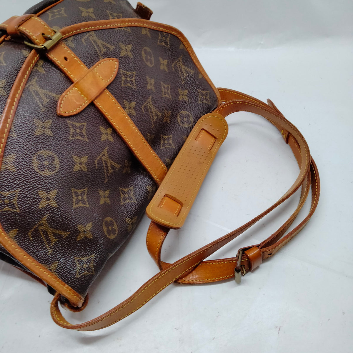 Louis Vuitton Saumur 30 Monogram — bandolera marrón — imagen 4