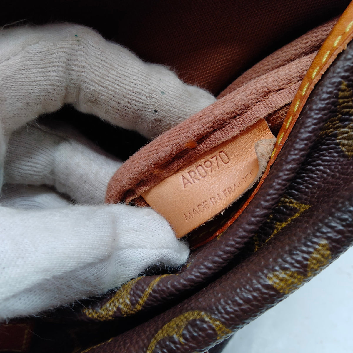 Louis Vuitton Saumur 30 Monogram — bandolera marrón — imagen 8