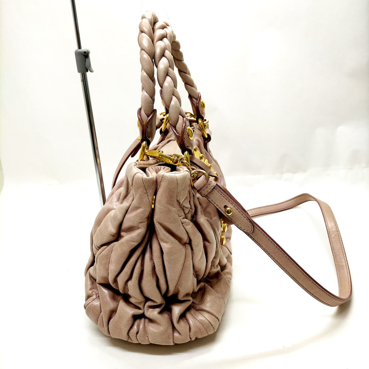 Miu Miu 1946002 — bolso de mano de piel rosa con correa — imagen 3