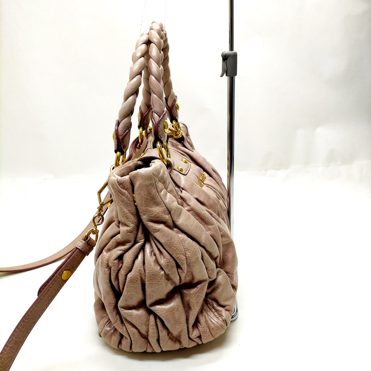 Miu Miu 1946002 — bolso de mano de piel rosa con correa — imagen 4