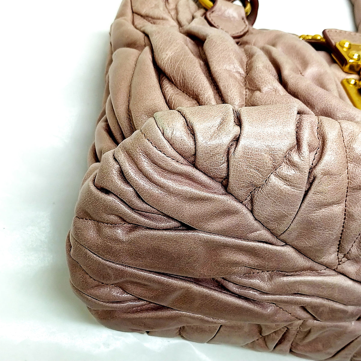 Miu Miu 1946002 — bolso de mano de piel rosa con correa — imagen 6