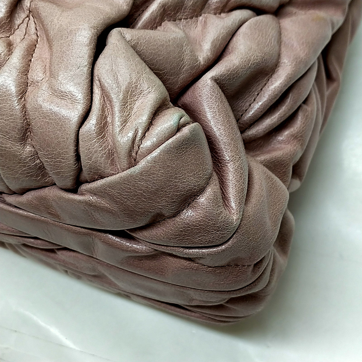 Miu Miu 1946002 — bolso de mano de piel rosa con correa — imagen 8