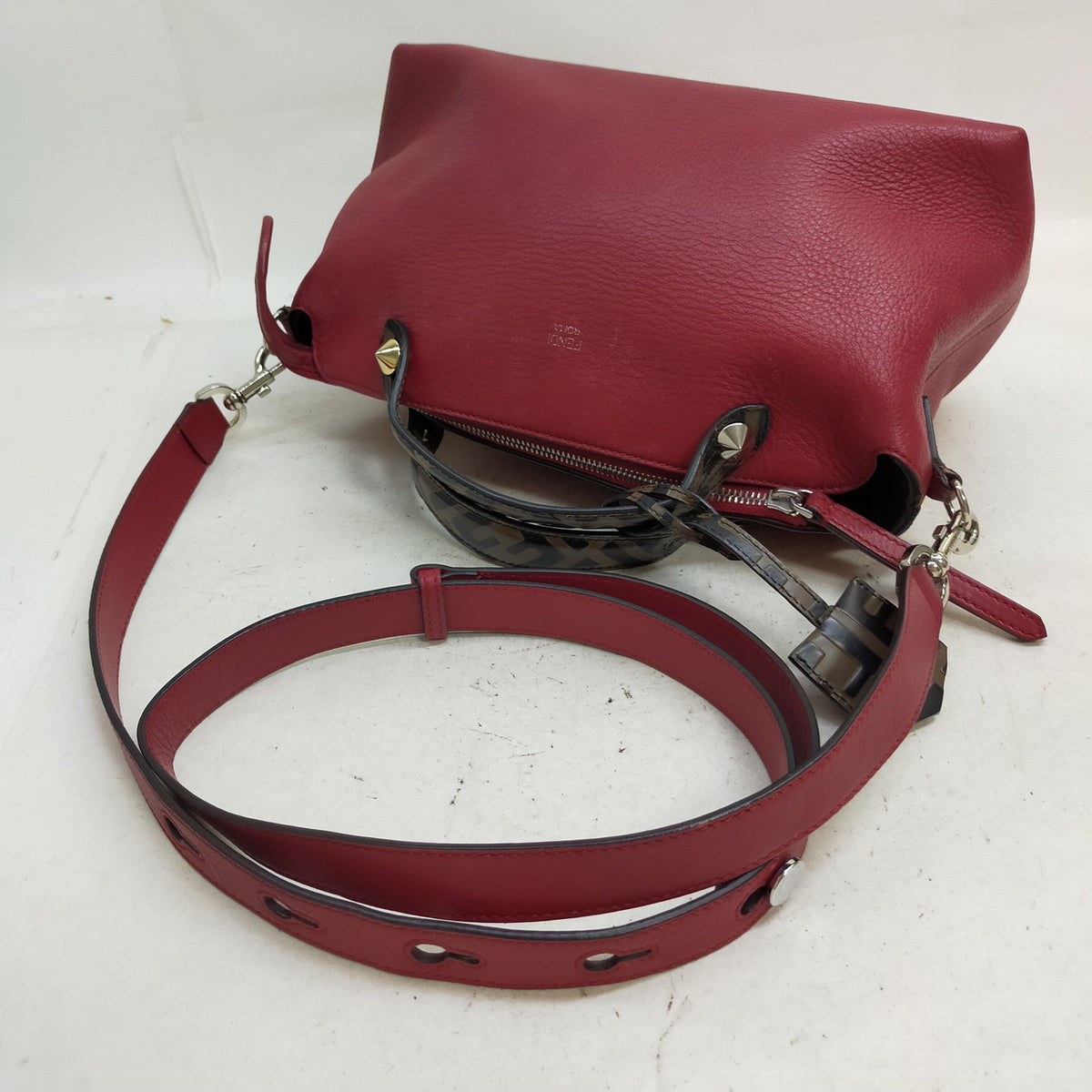 Fendi — bolso de mano de piel roja — imagen 4